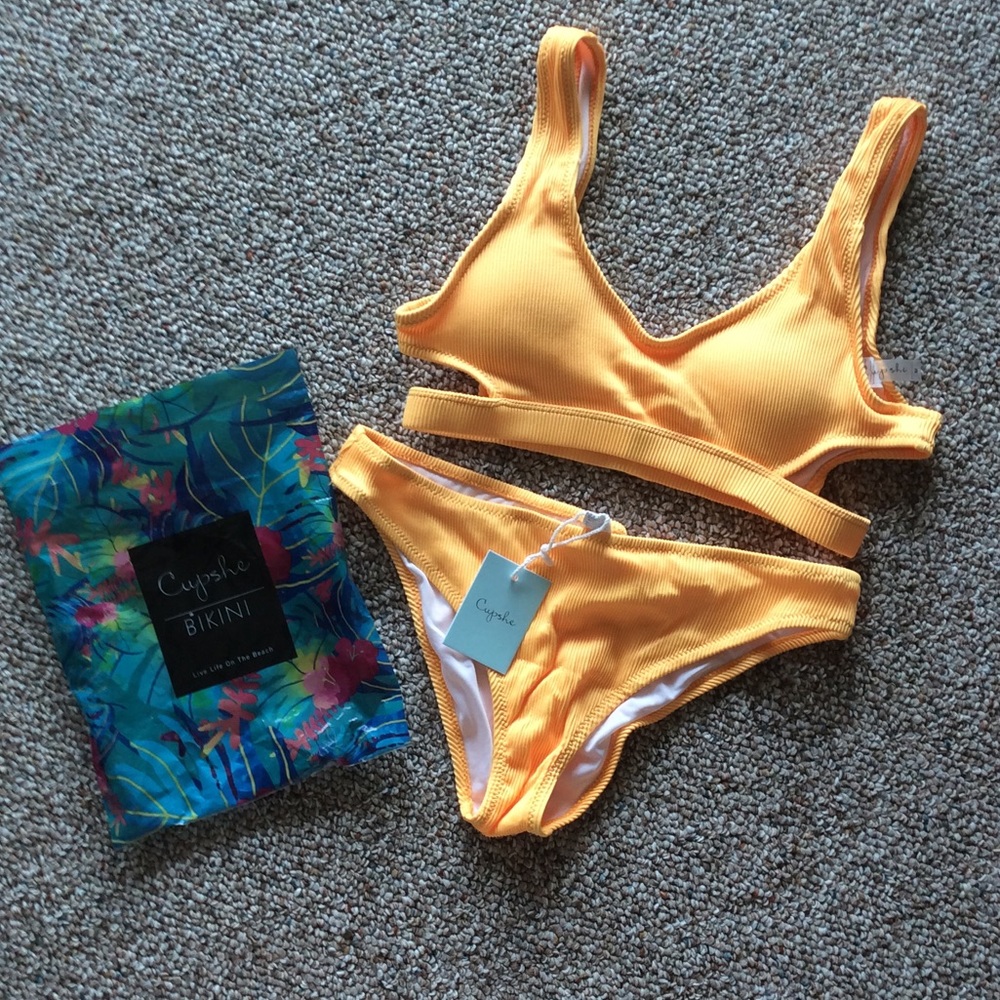 Feather yarn bikini + jolyn bottoms